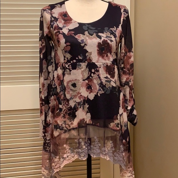59. Cupio Hi Low Hem Blouse, Floral & Long Sle… - Picture 2 of 13